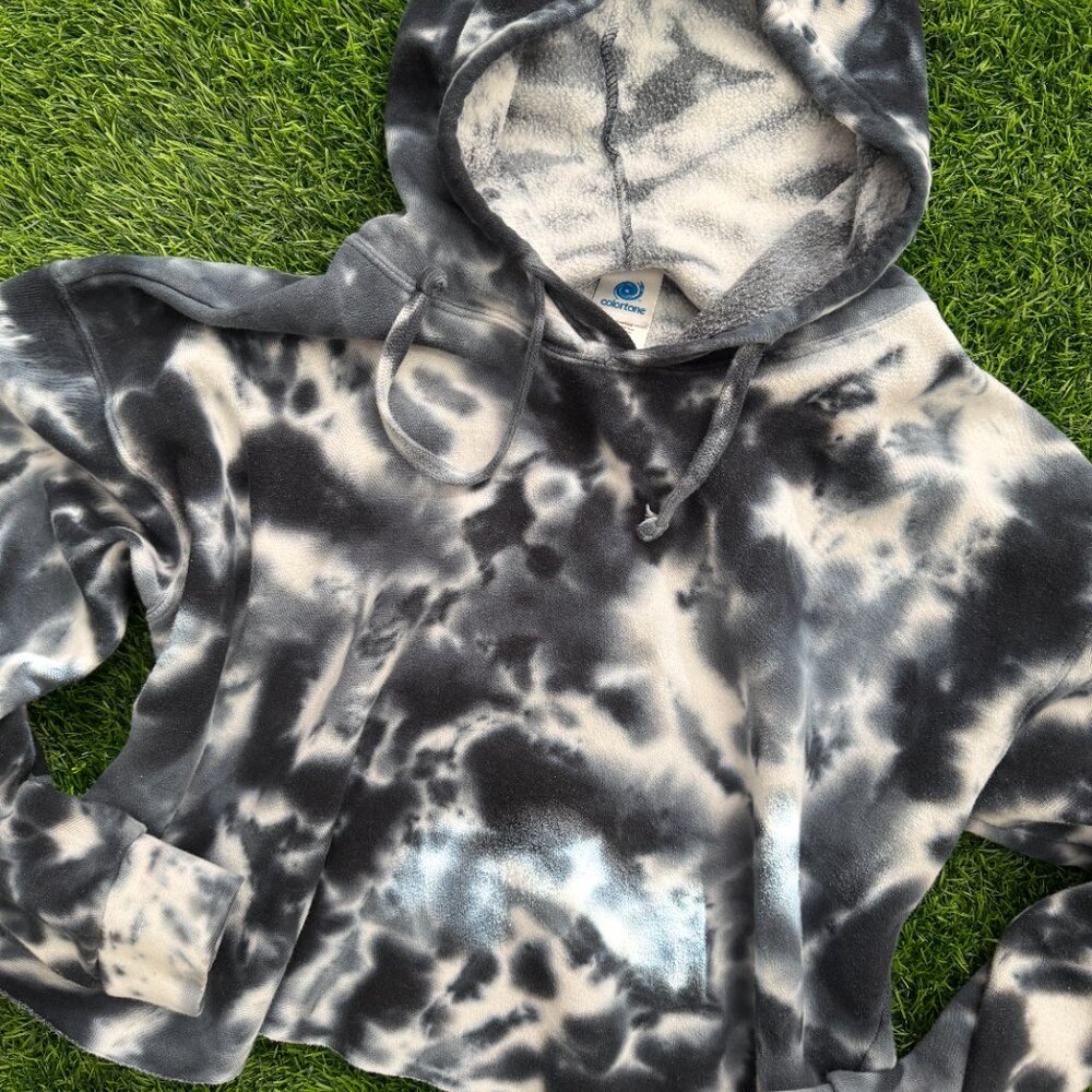 Cropped Black/White Tie Dye Hoodie - Picture 2 of 2